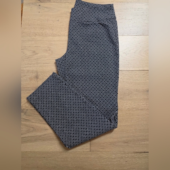 Counterparts Pull On Stretch Black and White Geometric Print Pants Size 16 - Picture 1 of 1